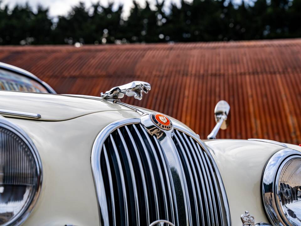 Bild 47/51 von Jaguar 240 (1968)