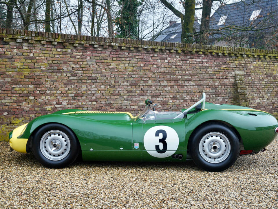 Image 19/50 of Lister Knobbly (1959)
