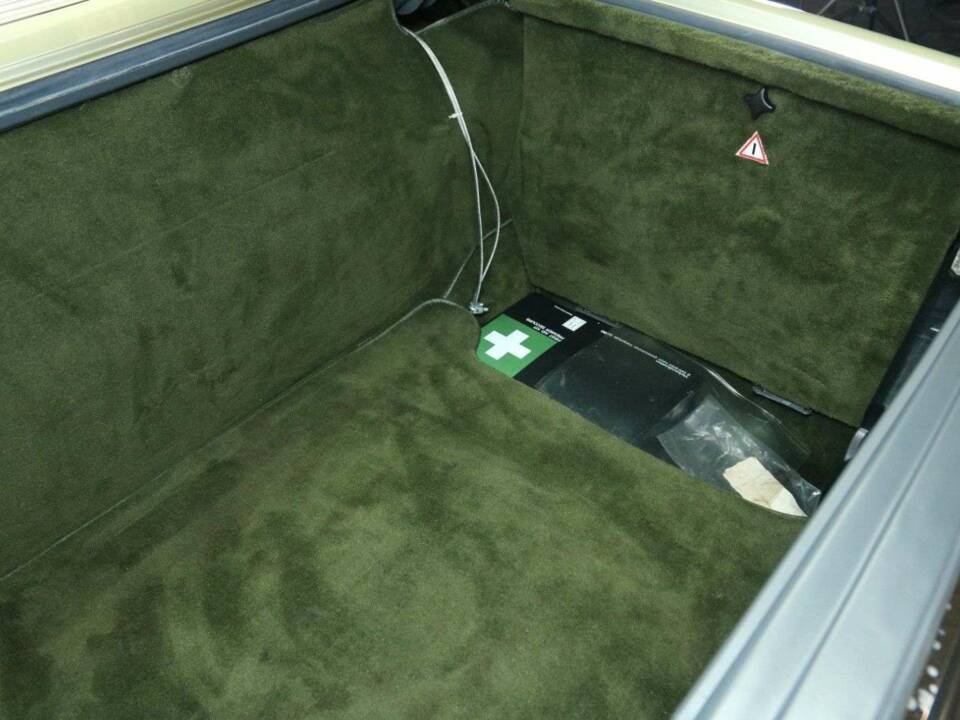 Imagen 36/50 de Mercedes-Benz 380 SL (1984)