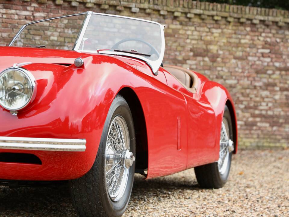 Image 27/50 of Jaguar XK 120 SE OTS (1954)