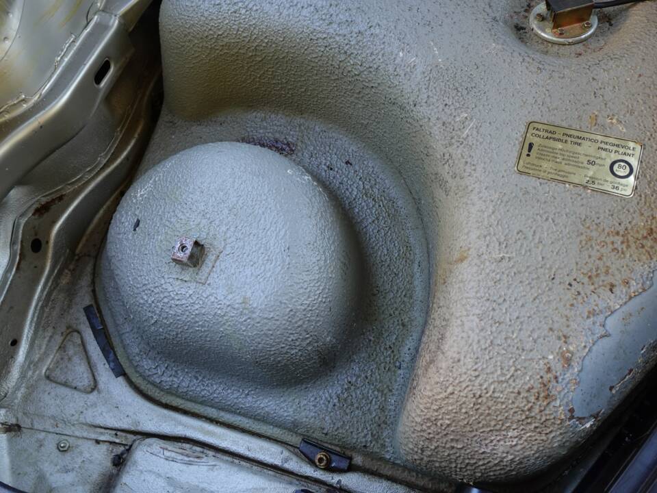 Image 13/40 of Porsche 911 Carrera 3.2 (1986)