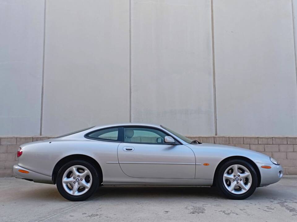 Bild 5/8 von Jaguar XK8 4.0 (2000)