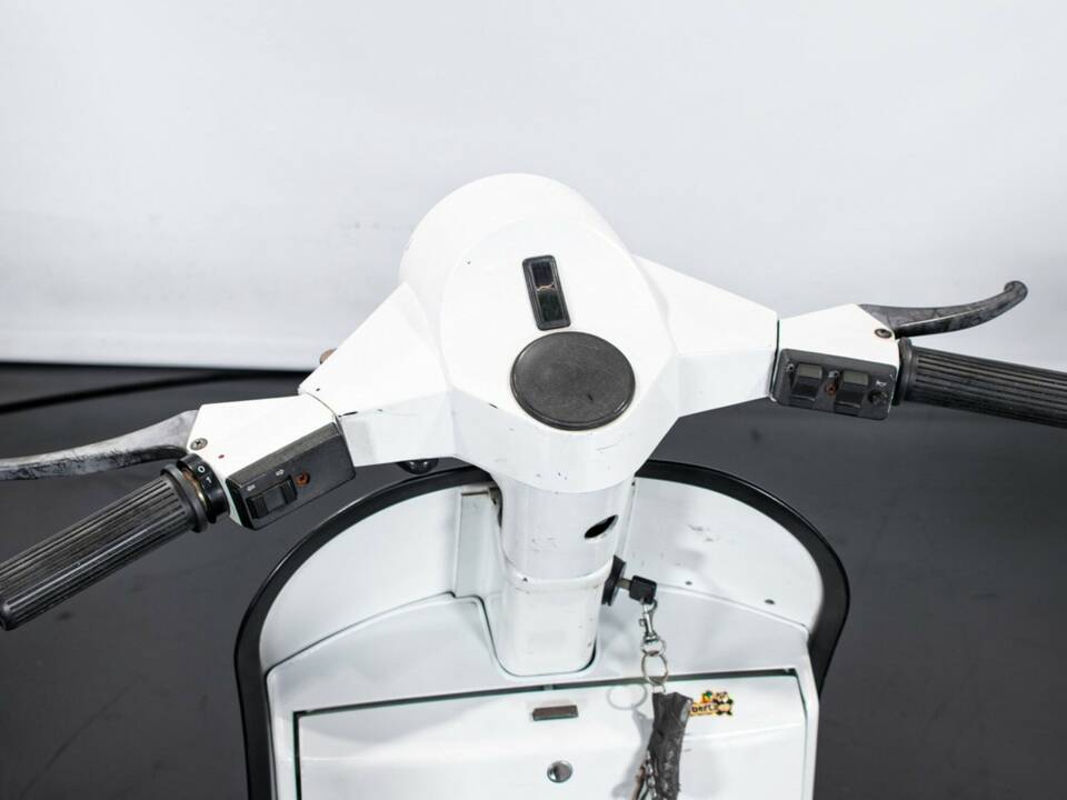 Image 20/23 of Piaggio DUMMY (1984)