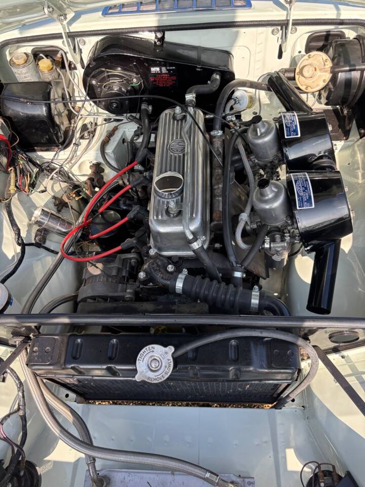 Bild 17/20 von MG MGB GT (1972)