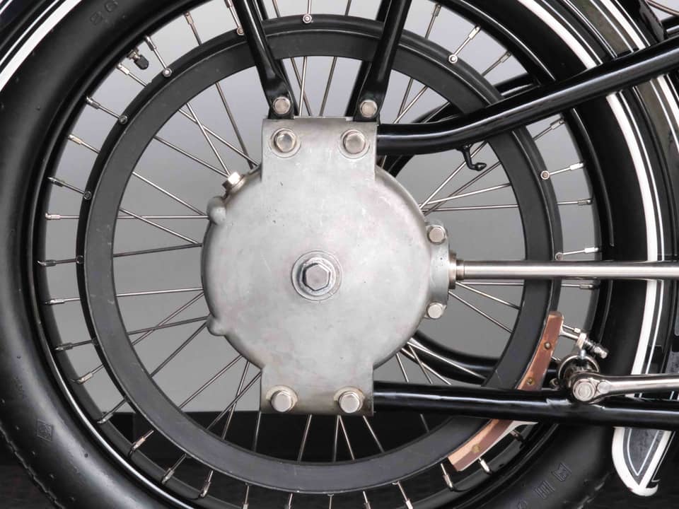 Image 15/98 of BMW R 32 (1925)