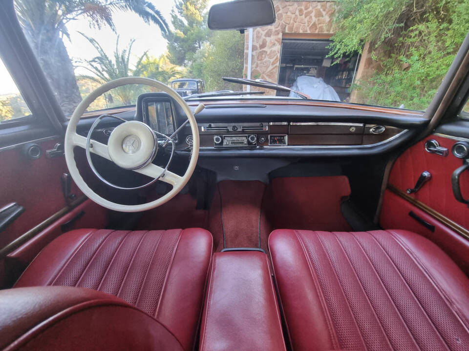 Immagine 5/8 di Mercedes-Benz 220 SE b (1965)