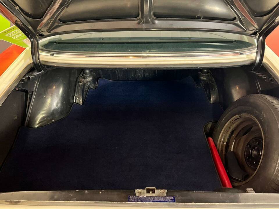 Image 14/46 of Mercedes-Benz 220 D (1972)