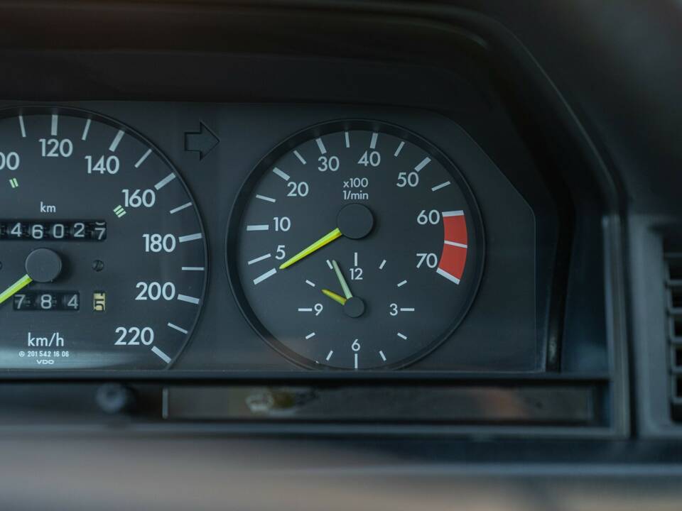 Imagen 50/50 de Mercedes-Benz 190 E (1988)