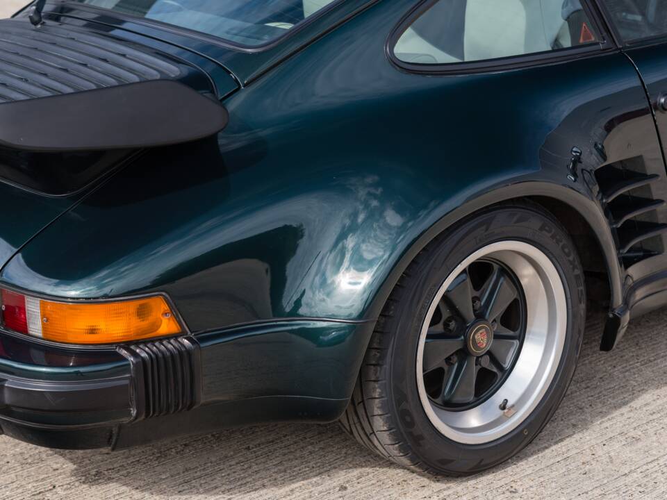 Image 20/52 of Porsche 911 Carrera 3.2 (1989)