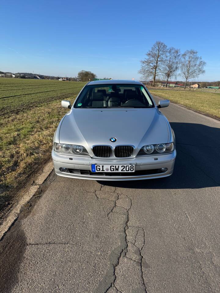 Bild 27/75 von BMW 540i (2001)