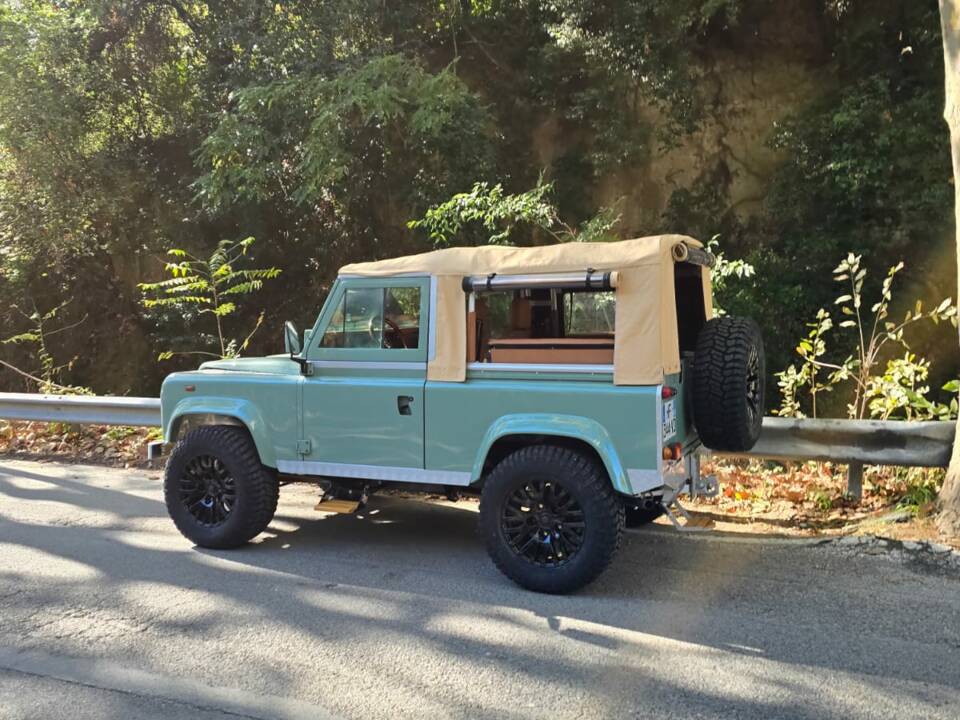 Image 28/72 of Land Rover 90 (1987)