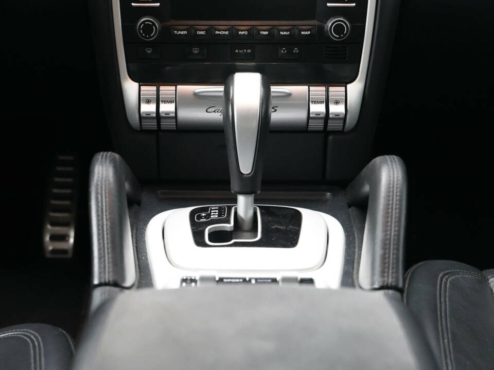 Image 67/75 of Porsche Cayenne GTS (2009)