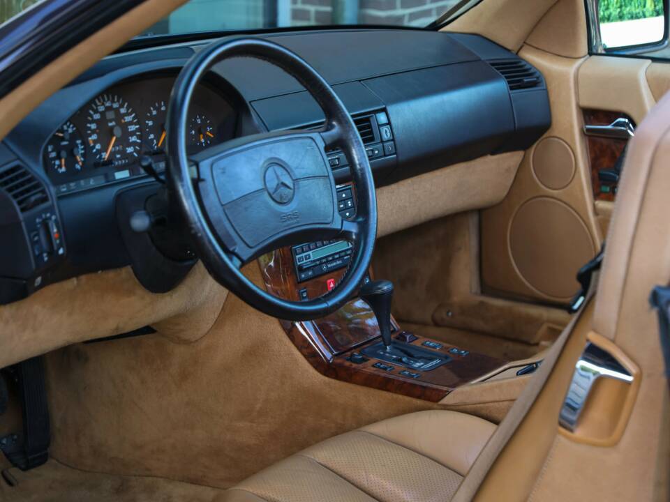 Image 9/50 of Mercedes-Benz 500 SL (1990)