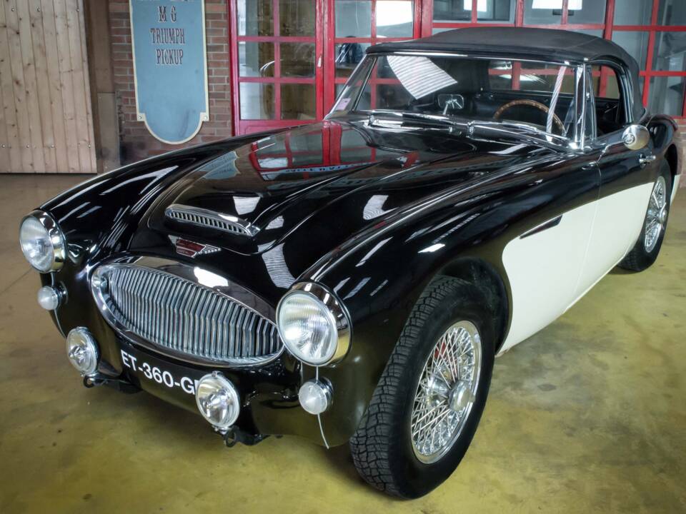 Image 1/11 of Austin-Healey 3000 Mk III (BJ8) (1965)