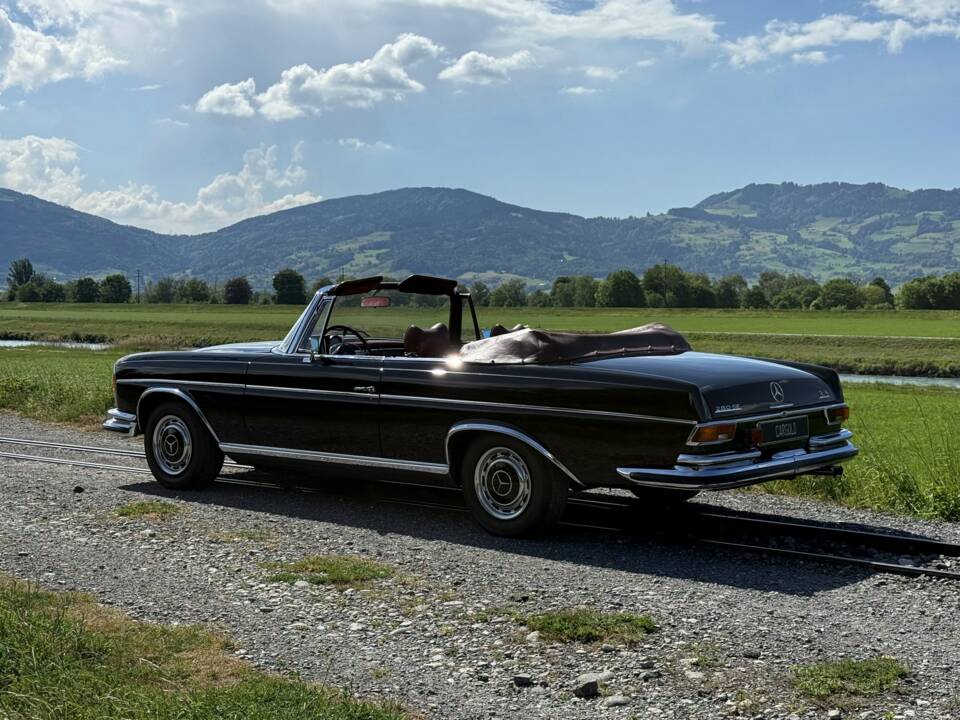 Bild 44/73 von Mercedes-Benz 280 SE 3,5 (1970)