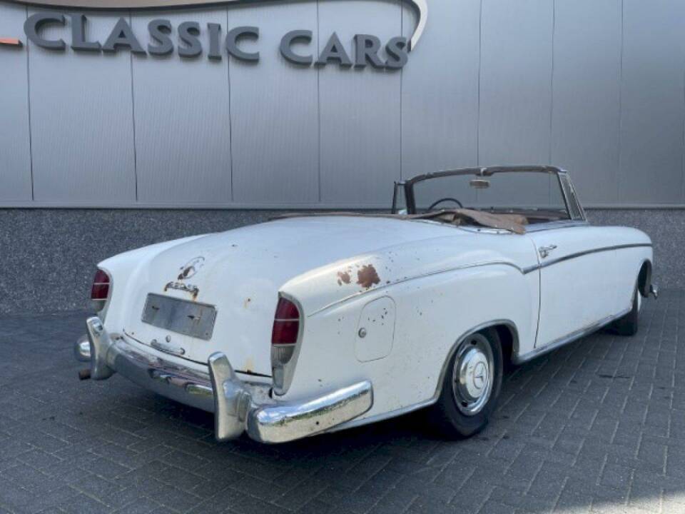 Afbeelding 11/36 van Mercedes-Benz 220 SE Cabriolet (1960)