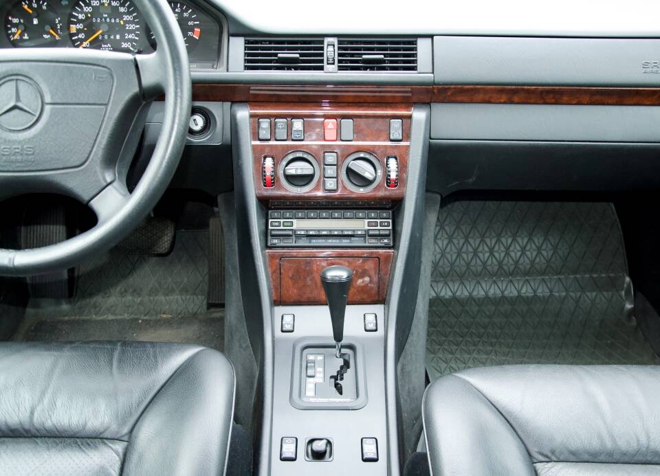 Bild 17/32 von Mercedes-Benz 280 TE (1993)