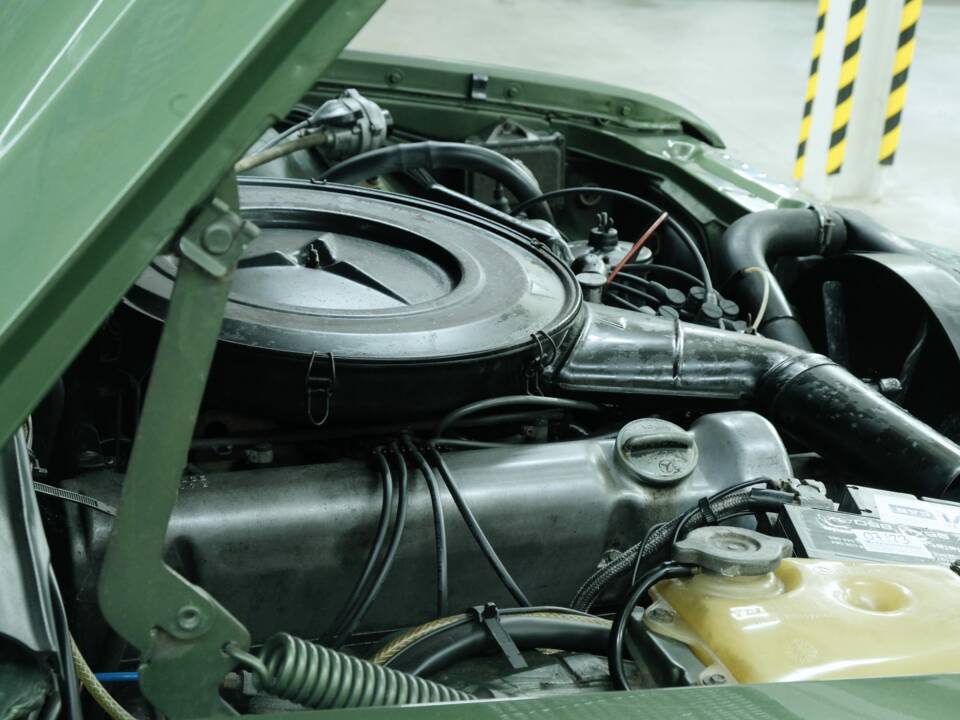Image 47/50 de Mercedes-Benz 450 SEL 6,9 (1975)