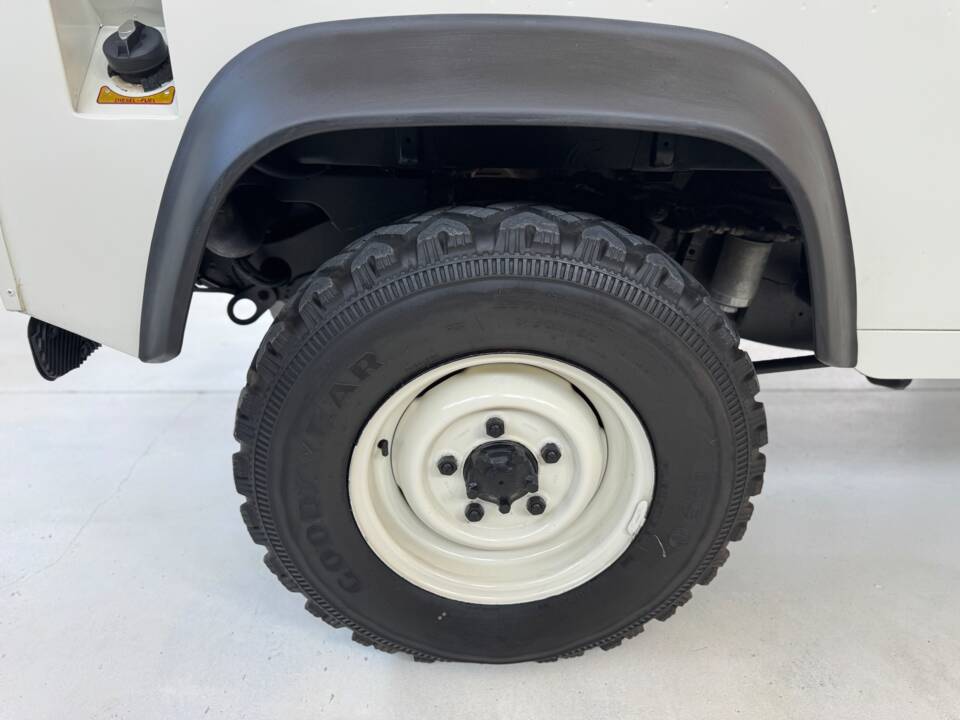 Bild 46/61 von Land Rover Defender 90 Td5 (2000)