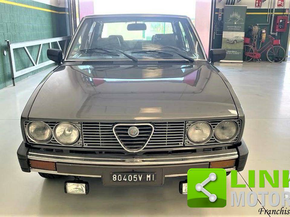 Image 3/10 of Alfa Romeo Alfetta Quadrifoglio Oro (1984)