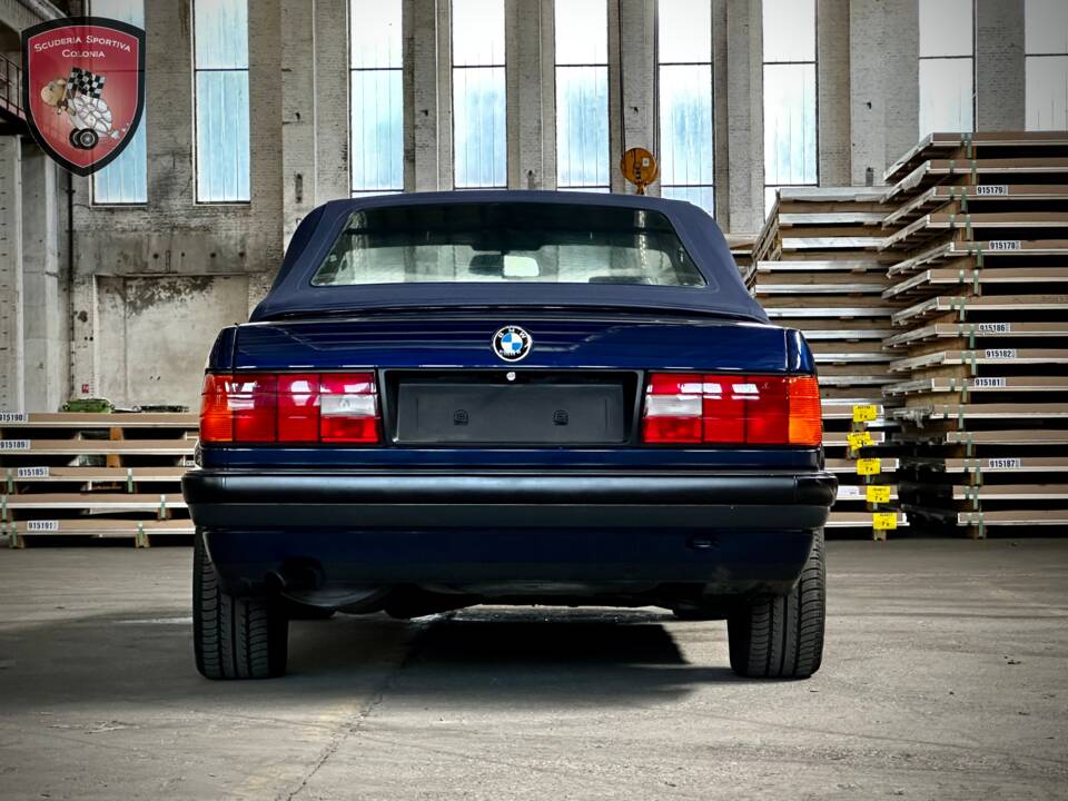 Image 9/86 de BMW 318i (1994)