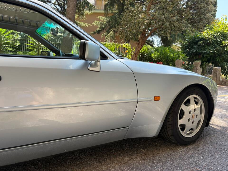 Image 21/98 of Porsche 944 Turbo S (1988)