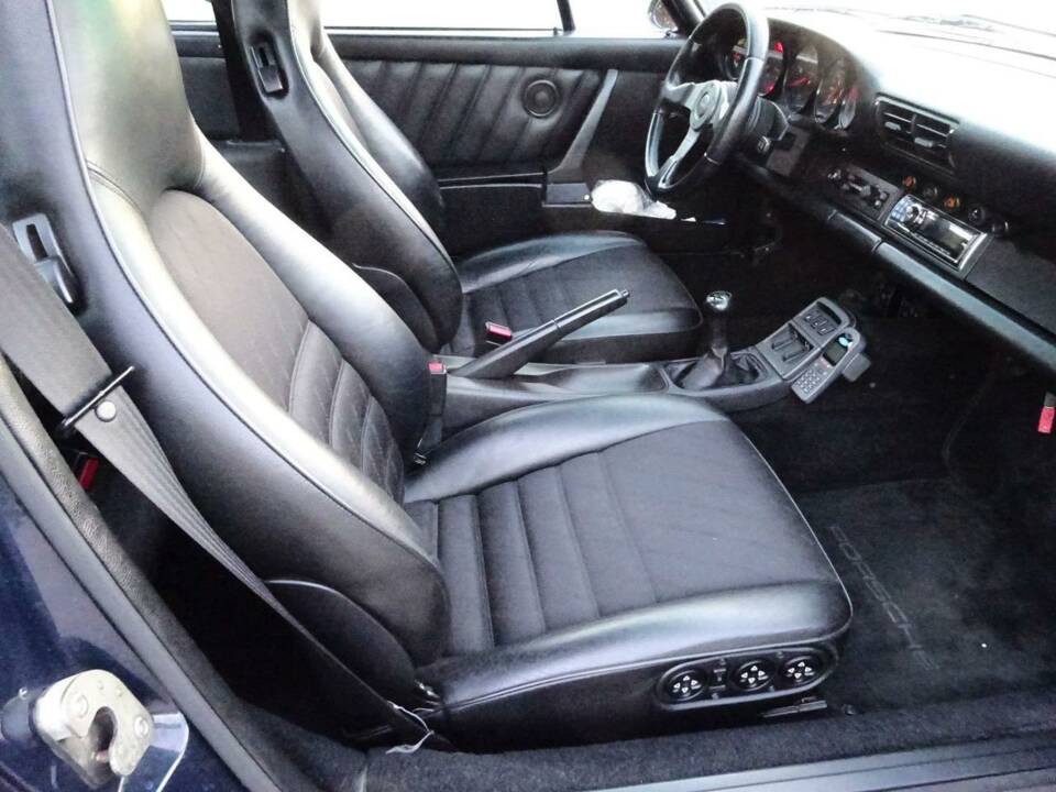 Bild 38/42 von Porsche 911 Carrera 4 (1991)