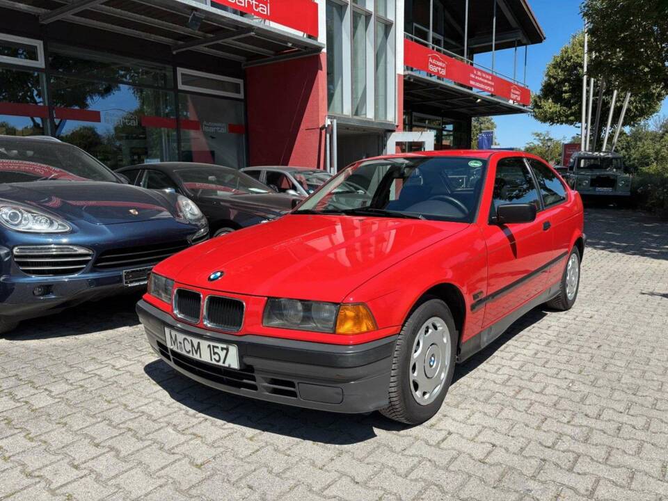Image 2/21 of BMW 316i Compact (1994)