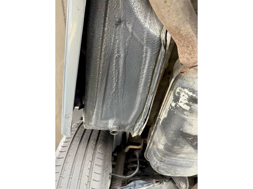 Bild 31/36 von Mercedes-Benz 500 E (1991)