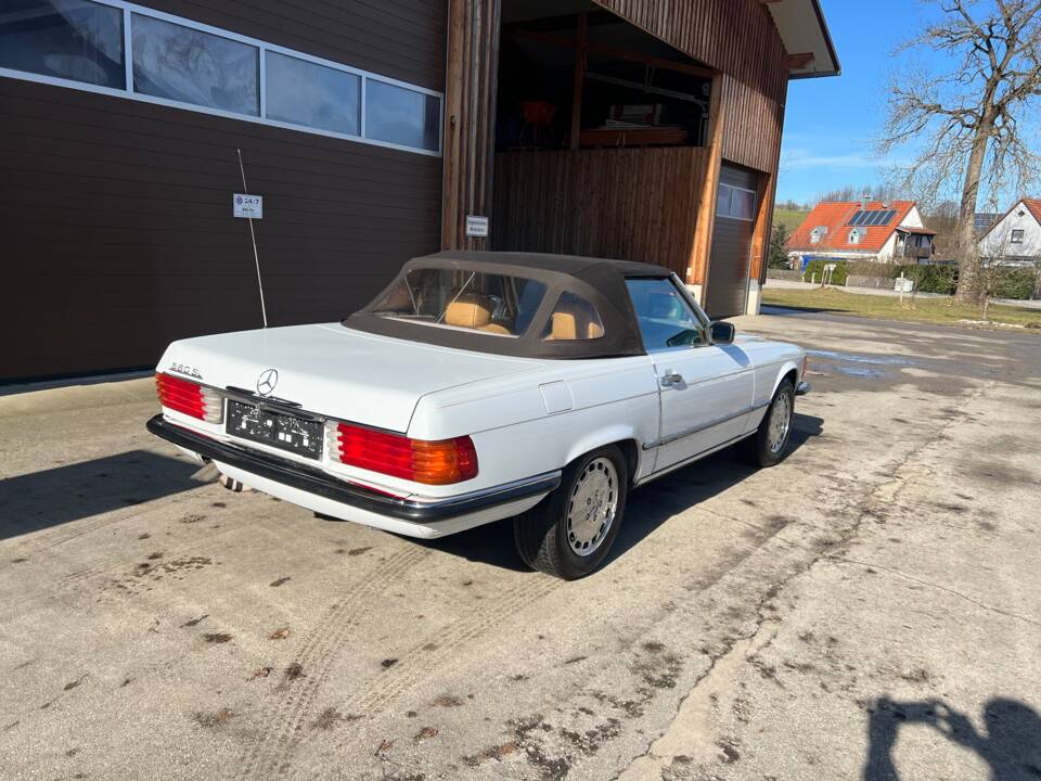 Image 12/26 of Mercedes-Benz 560 SL (1987)