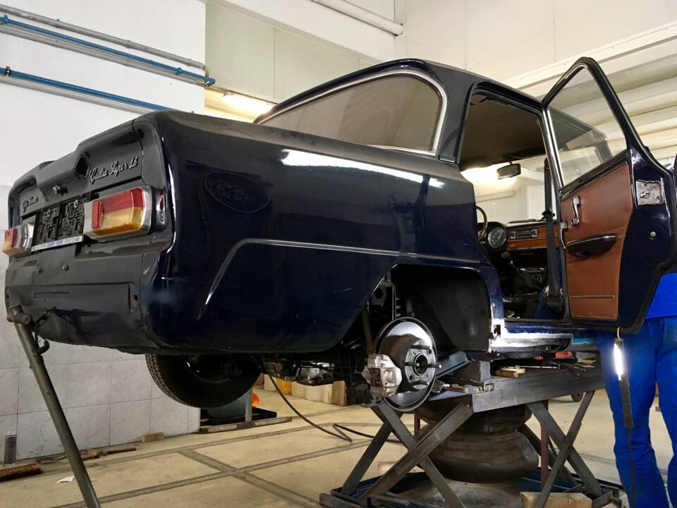 Bild 25/30 von Alfa Romeo Giulia 1.6 Super (1973)