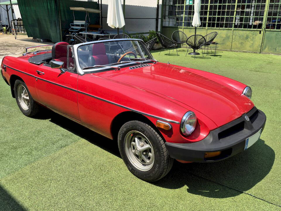 Image 16/40 of MG MGB (1979)