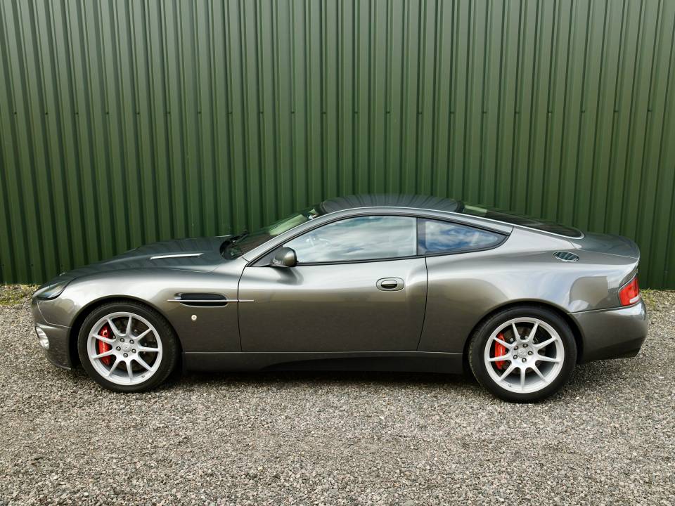 Image 10/15 of Aston Martin V12 Vanquish (2004)