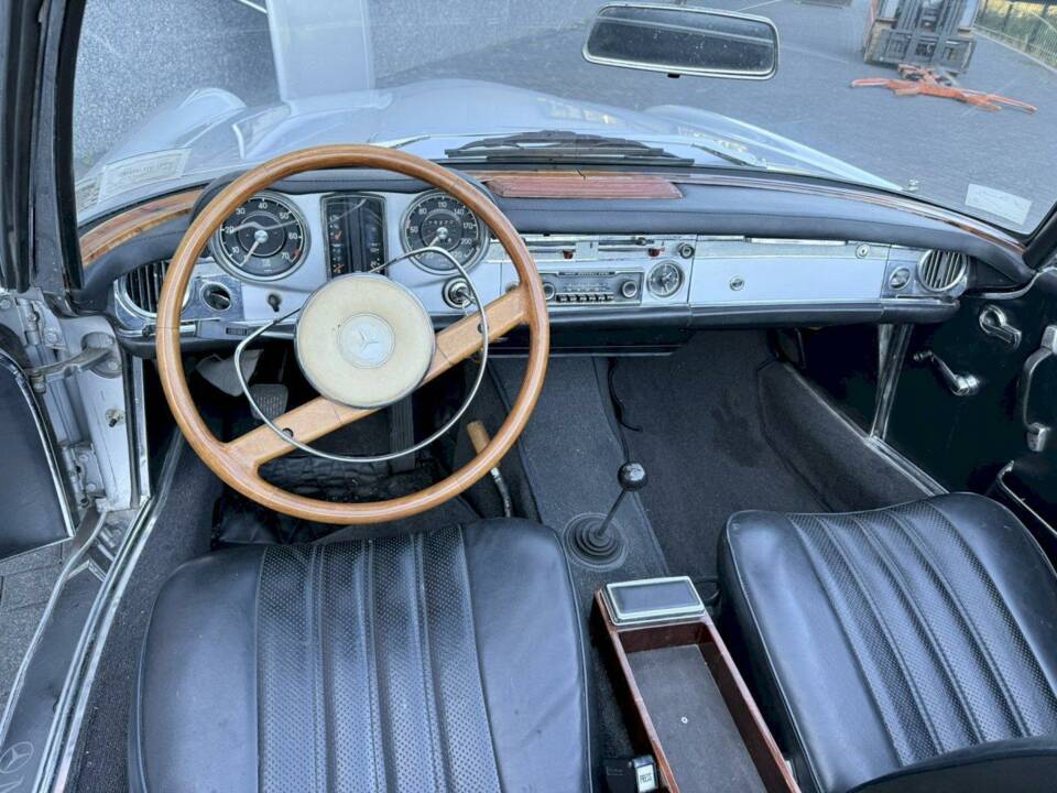 Image 17/36 of Mercedes-Benz 230 SL (1965)
