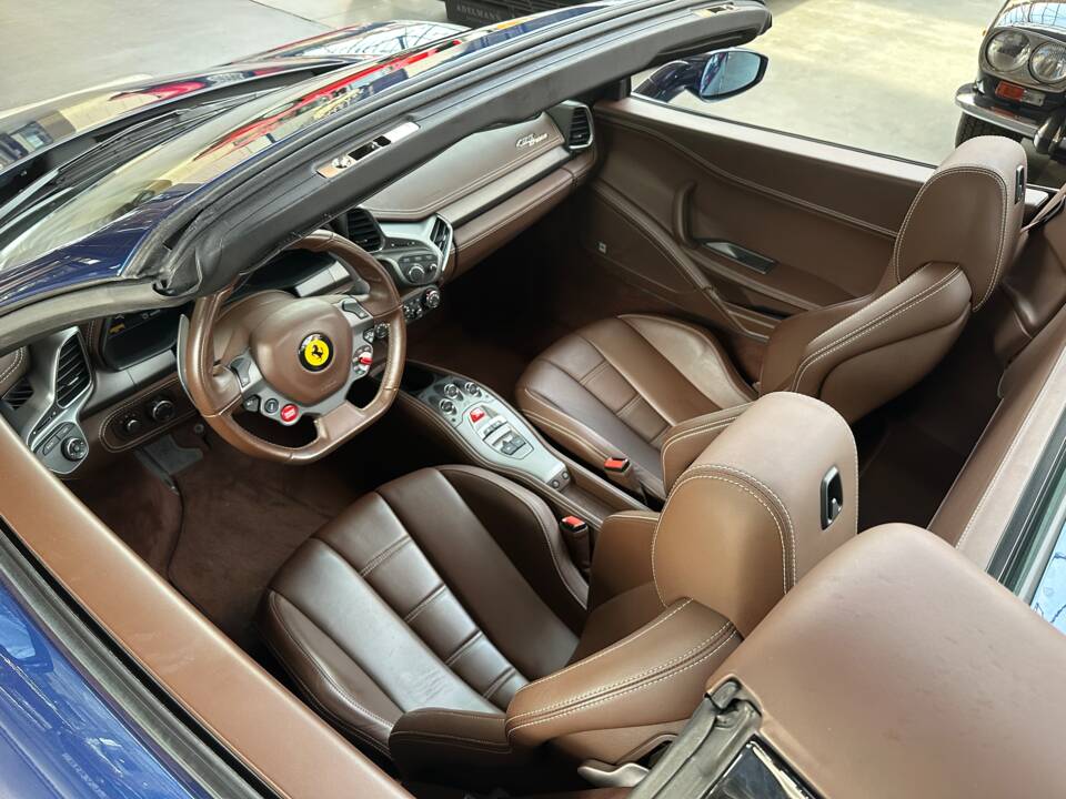 Image 12/16 of Ferrari 458 Spider (2011)