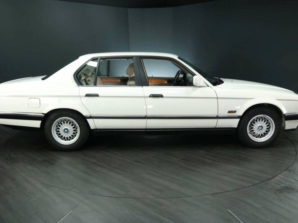 Image 7/30 de BMW 735i (1987)