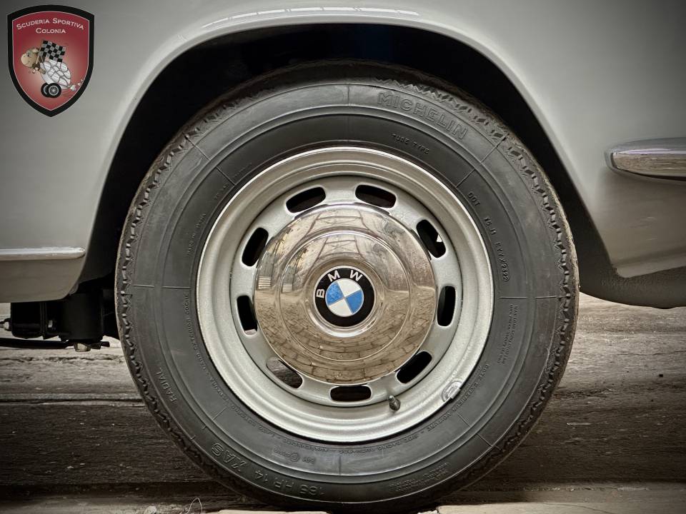 Image 42/53 de BMW 1600 GT (1968)