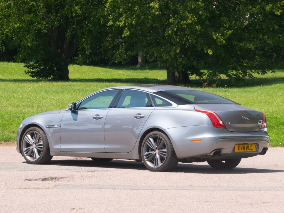 Image 41/50 of Jaguar XJ 5.0 (2011)