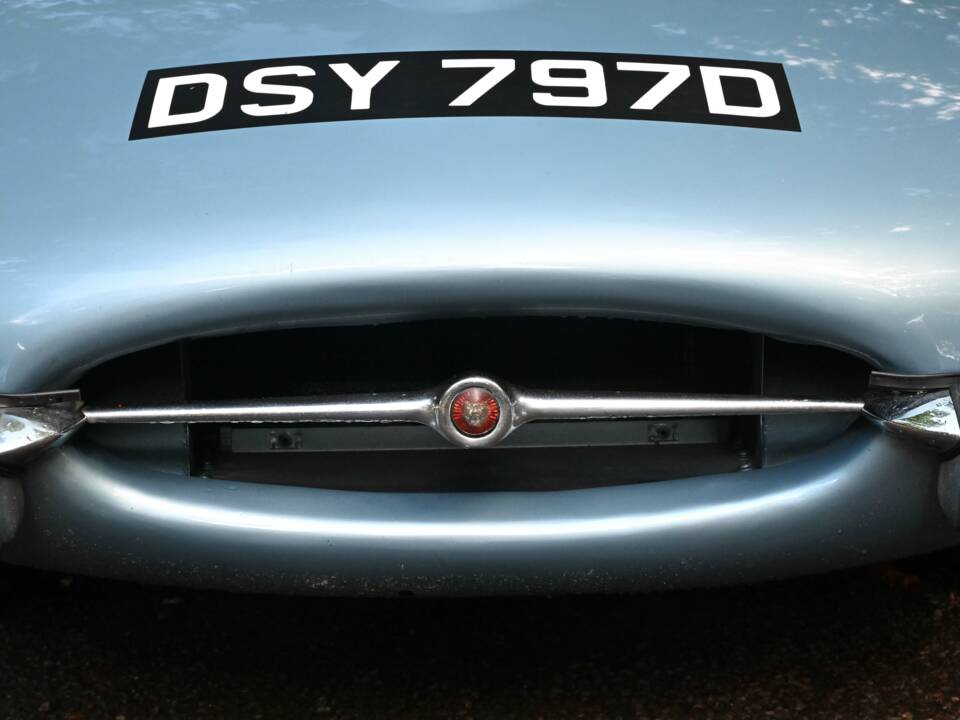 Image 12/50 of Jaguar E-Type (2+2) (1966)