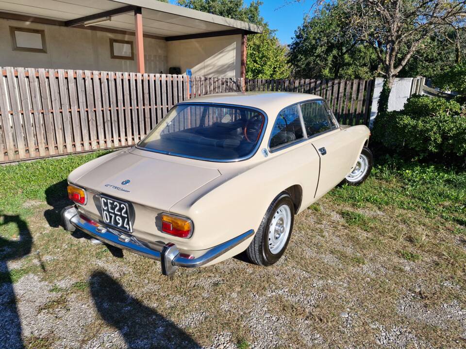 Bild 7/11 von Alfa Romeo Giulia 1300 GT Junior (1975)