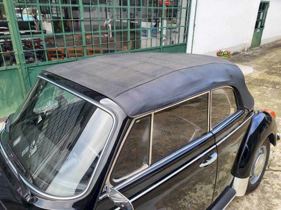 Immagine 14/47 di Volkswagen Käfer 1303 (1974)