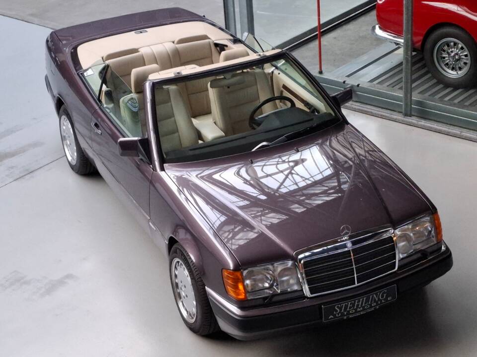 Image 37/42 of Mercedes-Benz 300 CE-24 (1993)