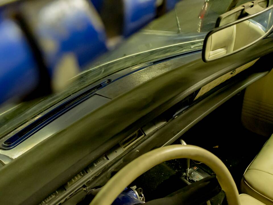 Image 28/50 of Chrysler 300 L (1970)