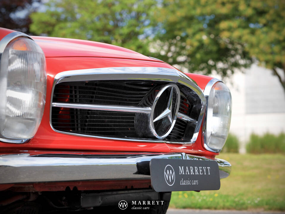Image 25/70 of Mercedes-Benz 280 SL (1969)