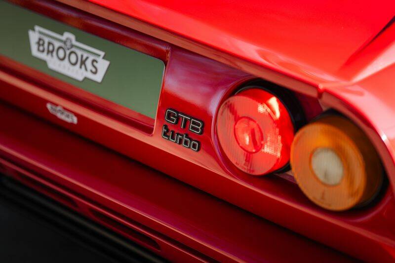 Image 13/33 of Ferrari 208 GTB Turbo (1987)