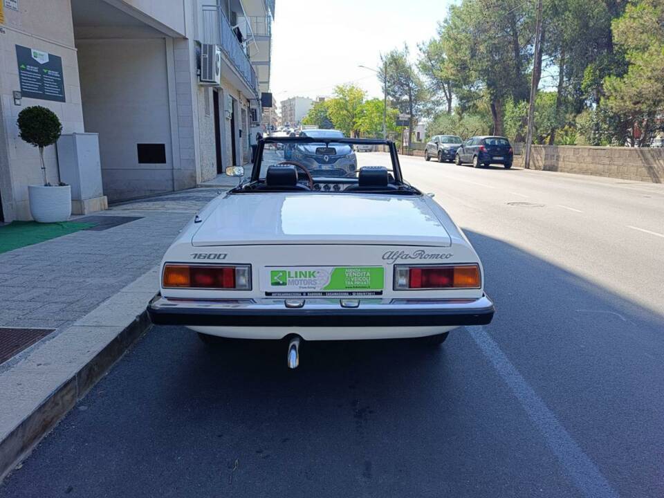 Bild 21/50 von Alfa Romeo Spider 1600 Junior (1975)