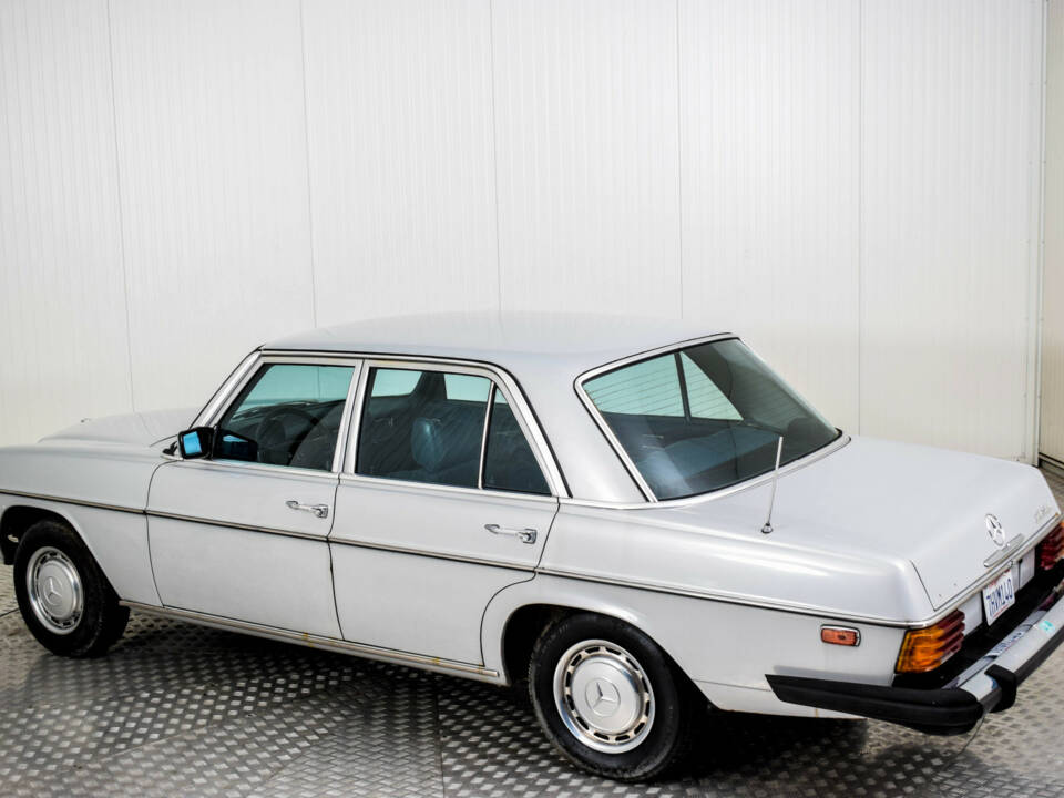 Image 34/50 of Mercedes-Benz 240 D (1976)