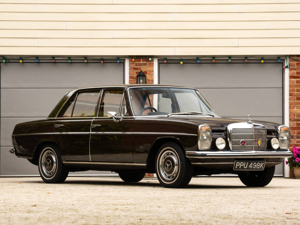 Immagine 48/50 di Mercedes-Benz 220 (1971)