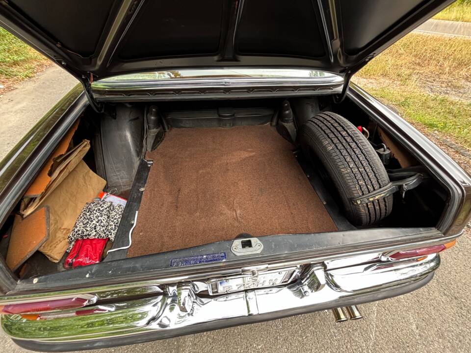 Image 10/37 de Mercedes-Benz 280 SEL 4,5 (1972)