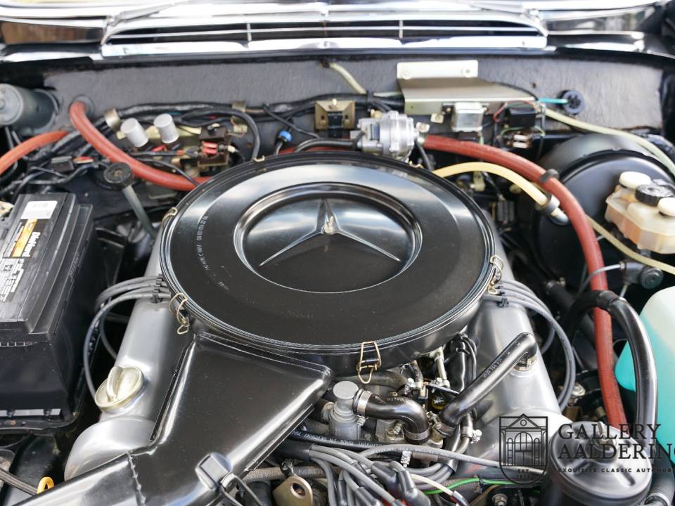 Image 46/50 de Mercedes-Benz 280 SE 3,5 (1971)